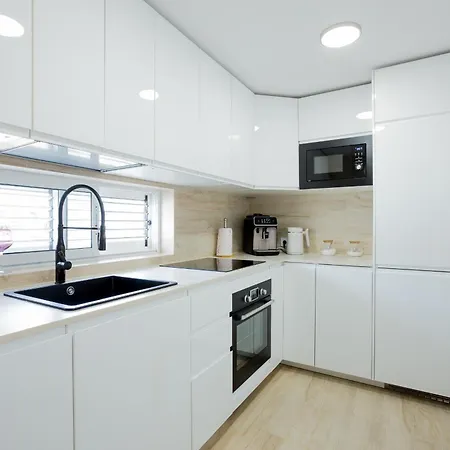 Modern Family Townhouse Apartment *